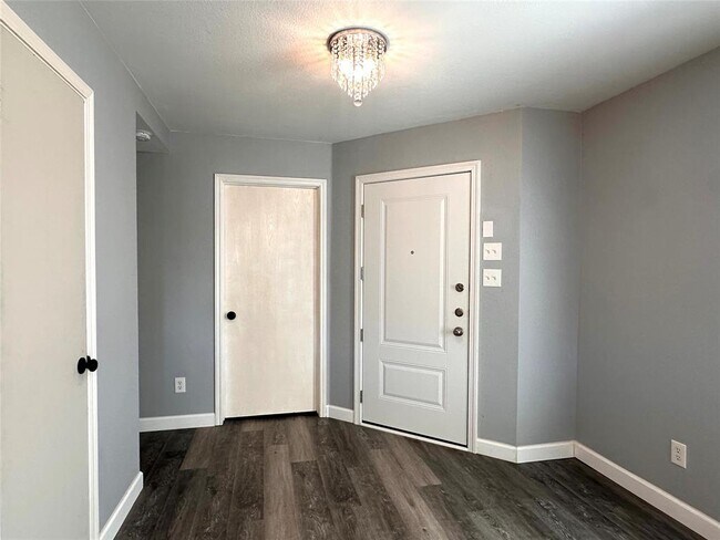 Building Photo - 5604 Man O War Dr