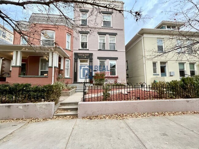 Foto del edificio - 1754 N Washington St