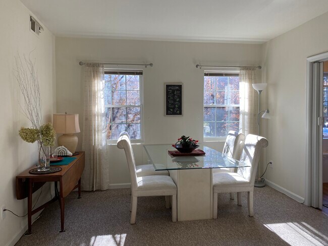 Foto del edificio - 1745 N Troy St