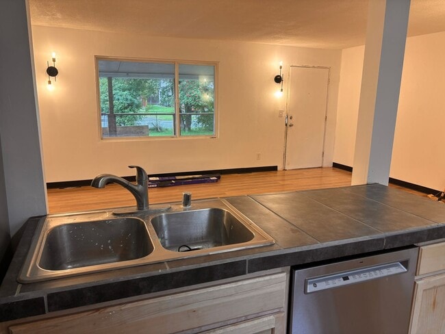 Building Photo - Charming 3-Bedroom Home in Anchorage