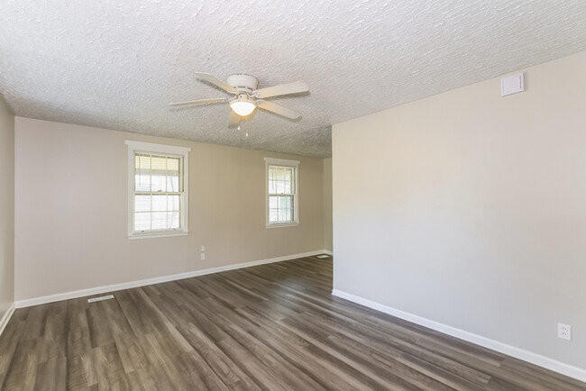 Foto del edificio - 2512 Elderberry Dr
