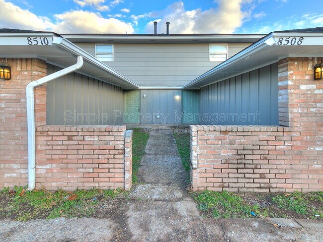 Foto del edificio - 8510 Candlewood Dr