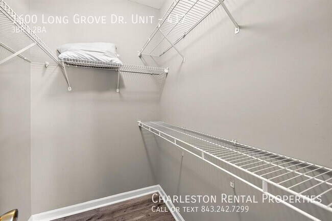 Foto del edificio - 1600 Long Grove Dr