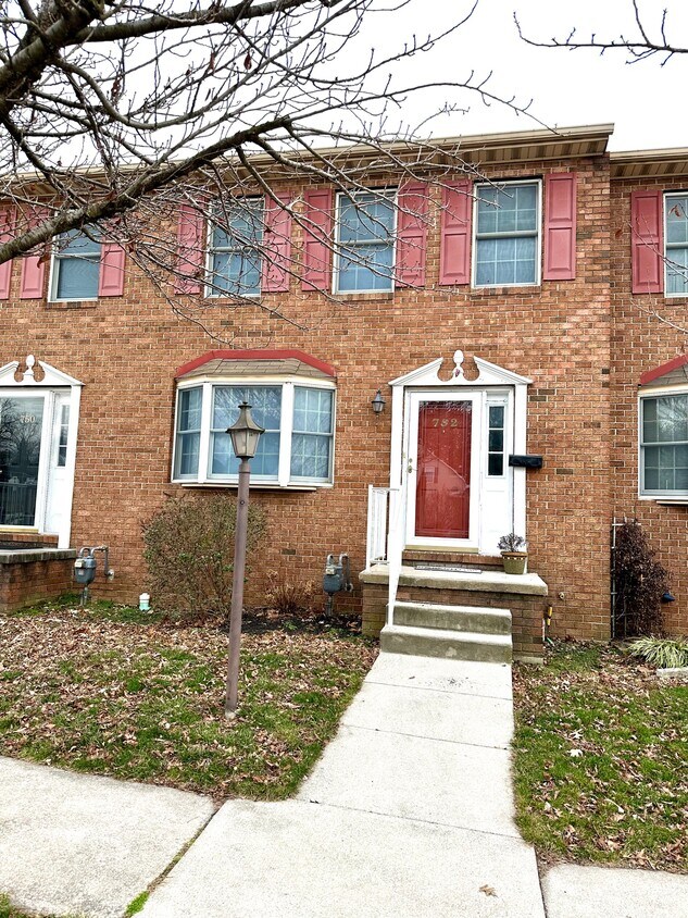 752 Eichelberger St - Front - 752 Eichelberger St