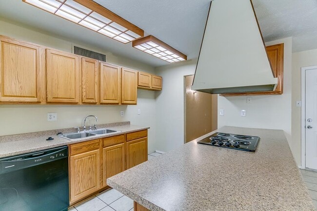 Building Photo - 14507 Flair Dr