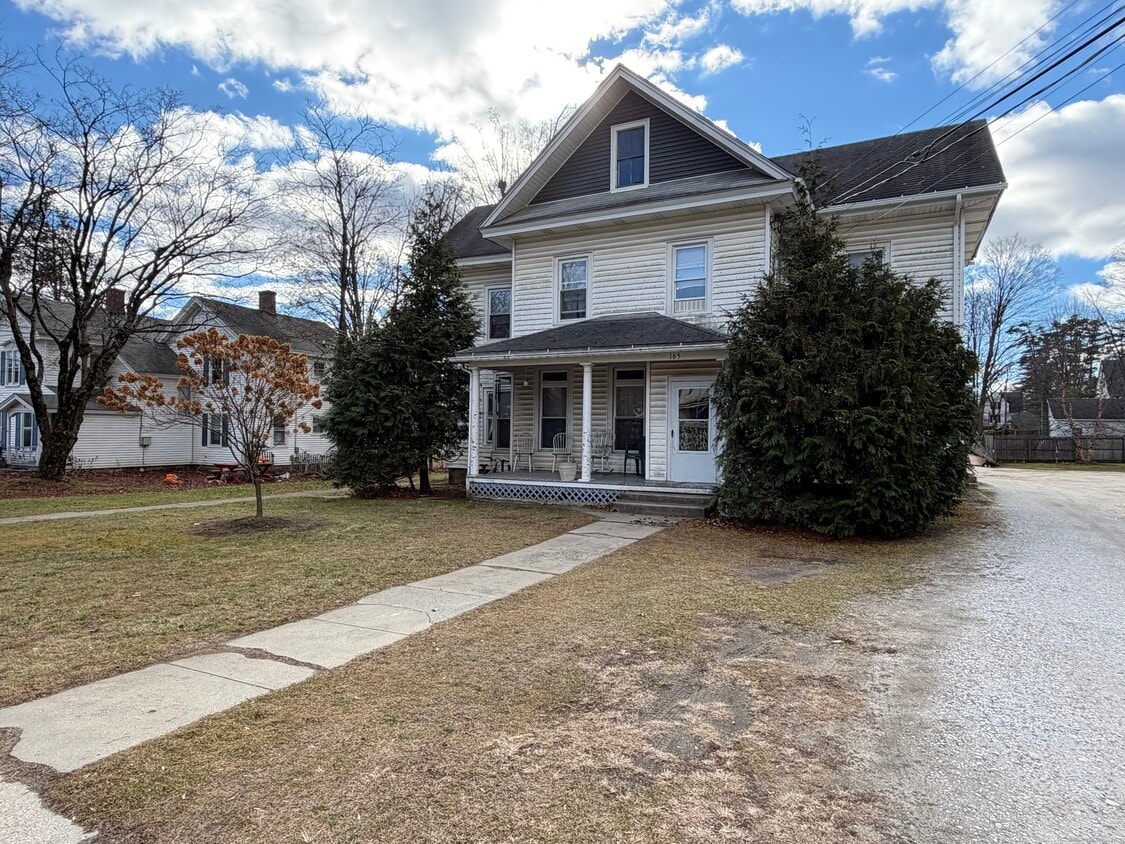 Primary Photo - 165 W Main St