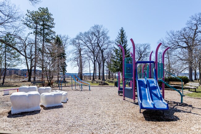 Kingsland Point Park in Sleepy Hollow Village has many activities to enjoy.