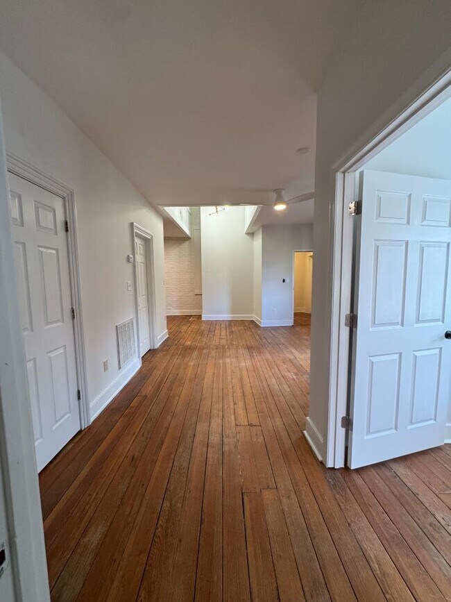 Foto del edificio - 404 N Sycamore St