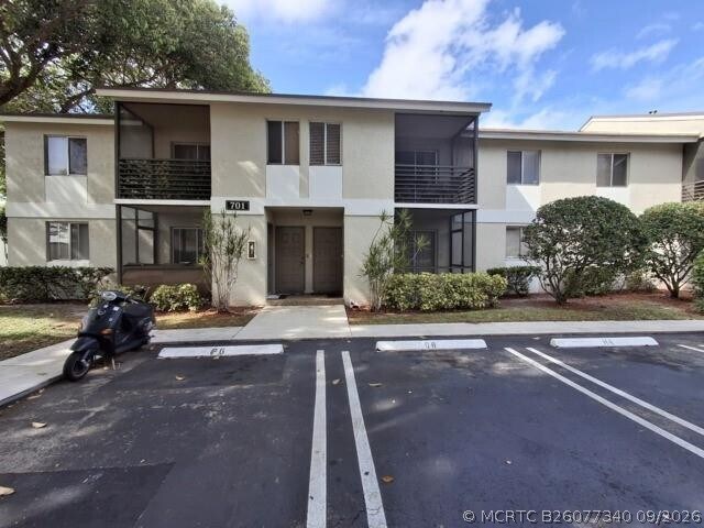 Building Photo - 701 Gardens Dr