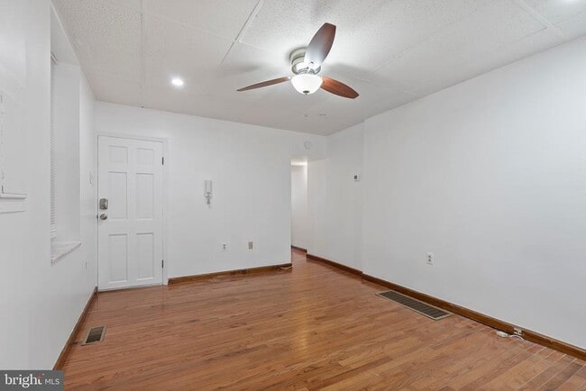 Building Photo - 626 Carpenter St