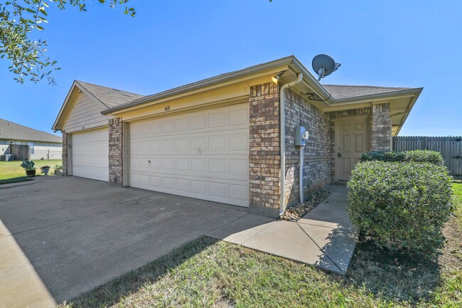 Building Photo - 468 Brookbank Dr