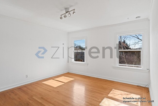 Building Photo - 928 60th St