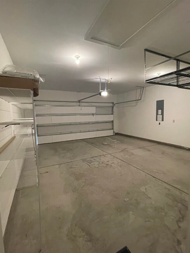 Building Photo - 440 Shaftesbury Ln