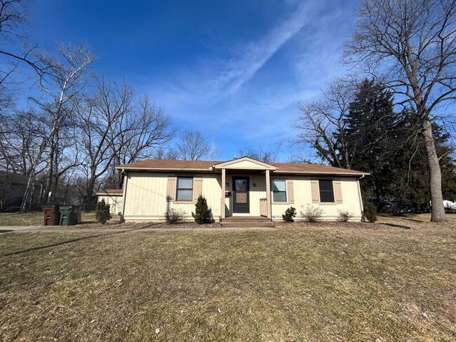 Building Photo - 1341 Rose Bower Ave