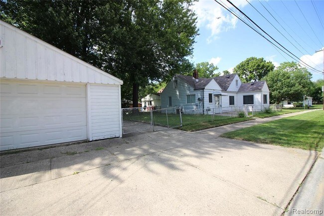 Building Photo - 25605 Hanover St