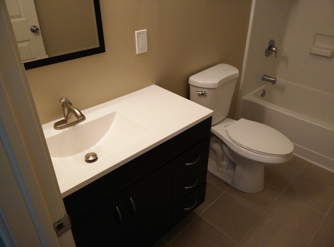Building Photo - 3 Bdrm/2 bath Bungalow