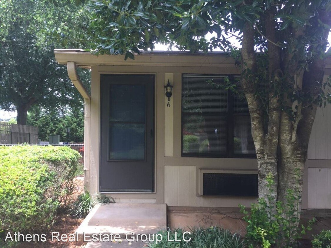 Foto principal - 1375 College Station Rd