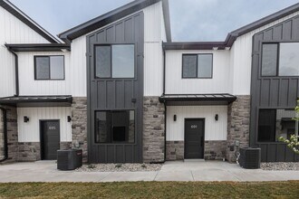 Building Photo - 691 S Curlew Dr