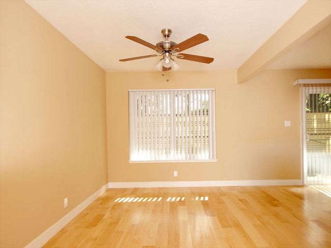Building Photo - Crystal Lake Apartments