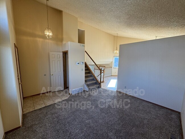 Building Photo - 759 Descendant Dr