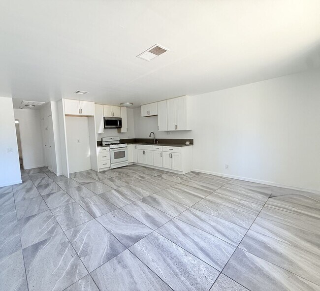 Foto del edificio - AVAILABLE NOW!!! 2 Bedroom / 1 Bathroom Ap...