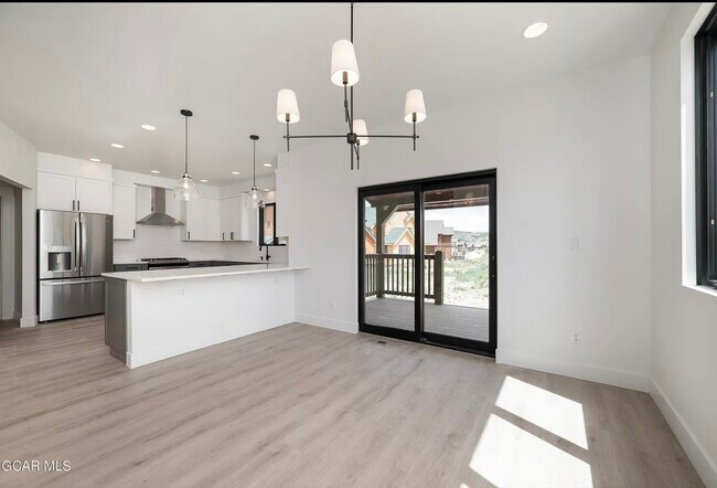 Building Photo - 2101 N Lupine Ln
