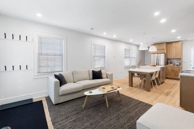 Foto del edificio - 1704-1706-1706 W 3rd Ave