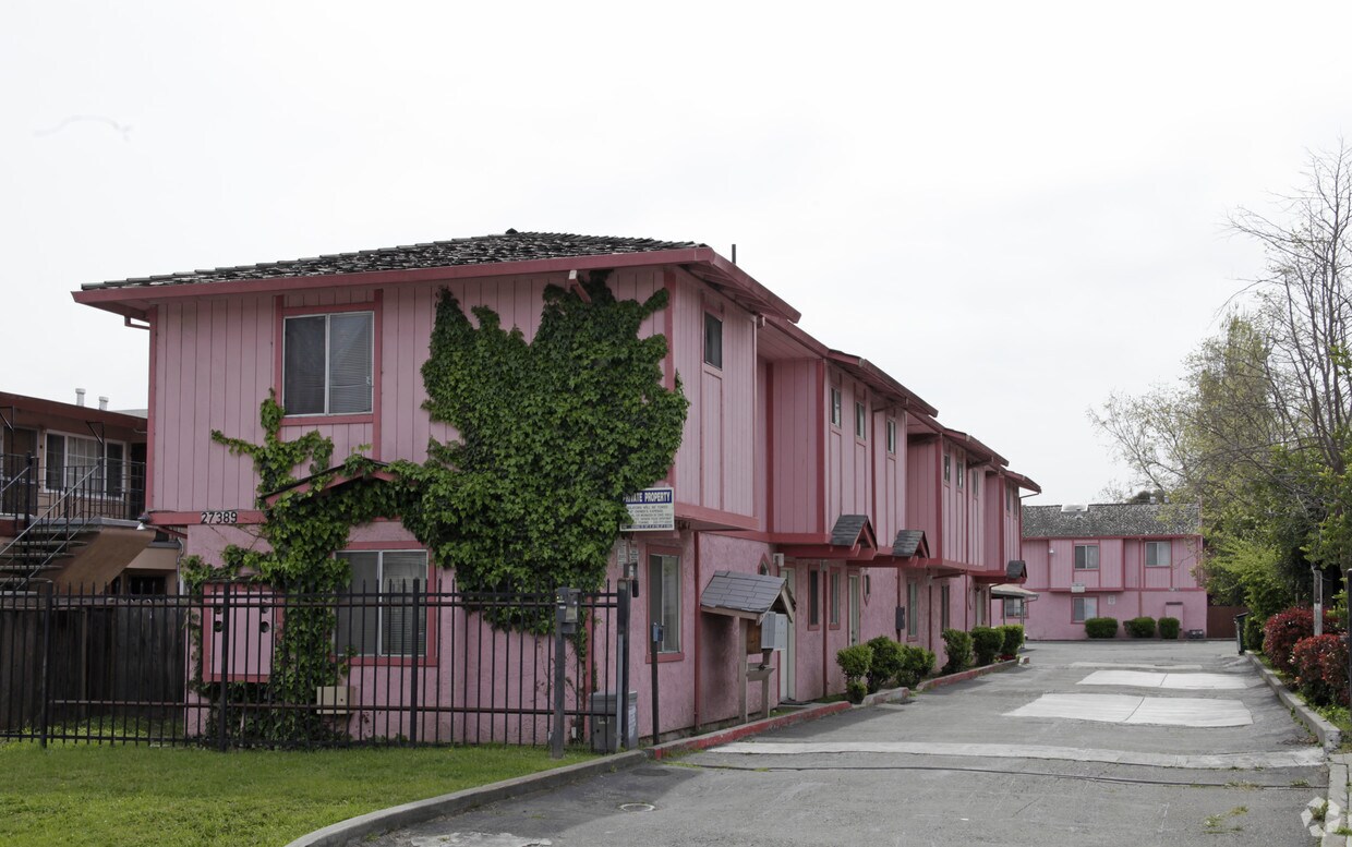 Foto del edificio - 27389 Tyrrell Ave