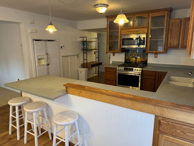 Foto del edificio - Beautiful 4-Bedroom Home on a Private, Tre...