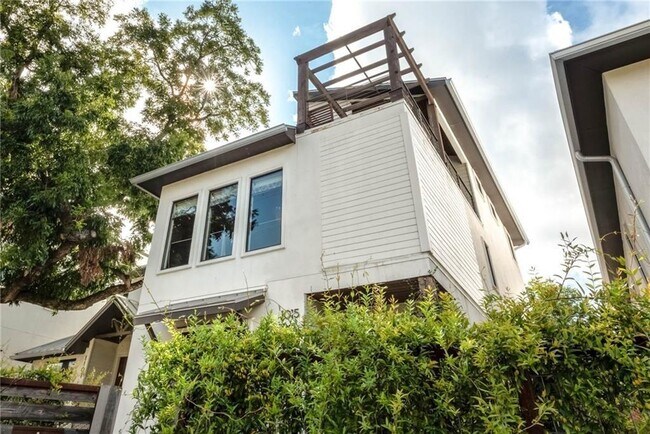 Foto del edificio - 1015 E 12th St