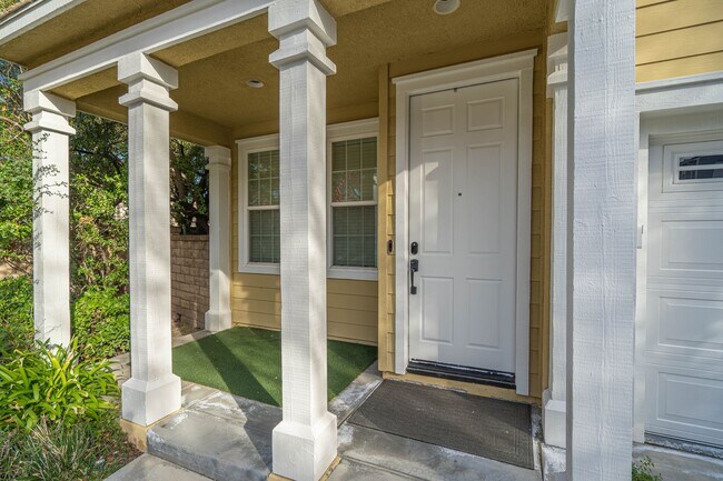 Building Photo - Spacious 4-Bedroom Home with Downstairs Bed/Bath & Full Community Access in Valencia!