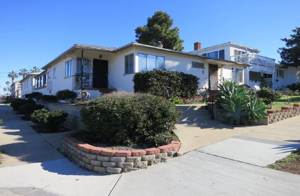 Primary Photo - 4694 Newport Ave