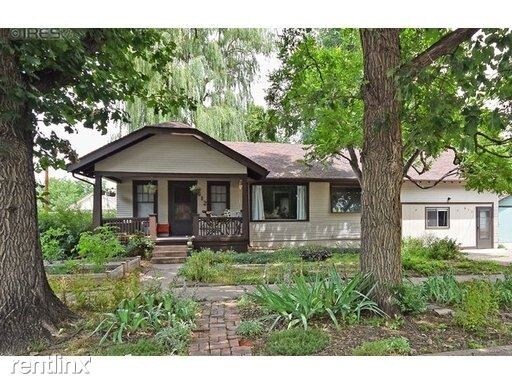 Primary Photo - 215 W Oak St
