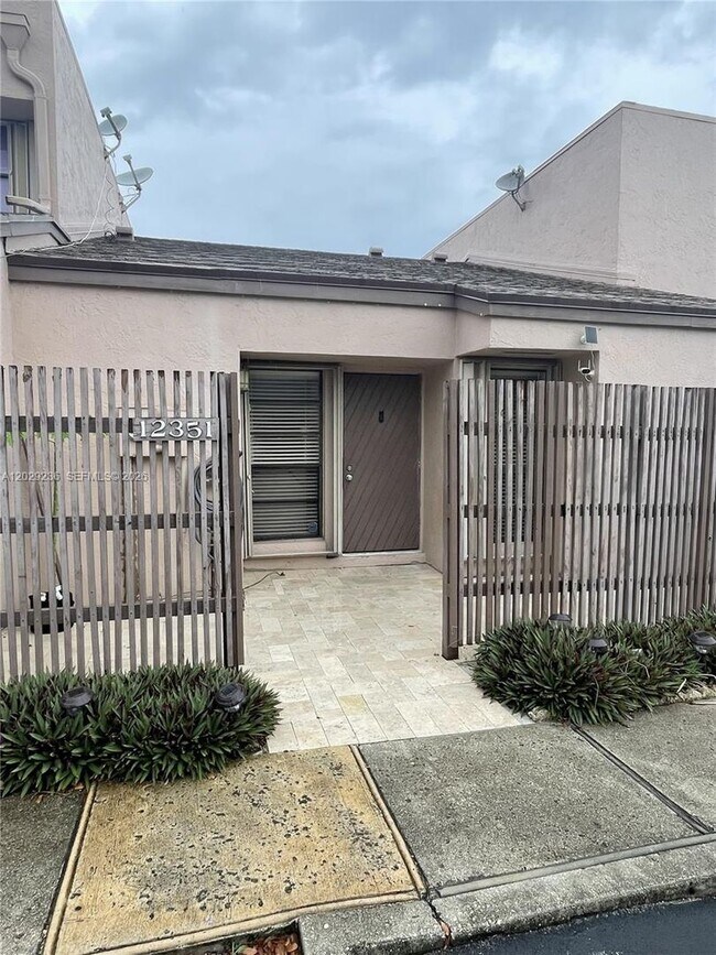 Foto del edificio - 12351 NW 11th Ct