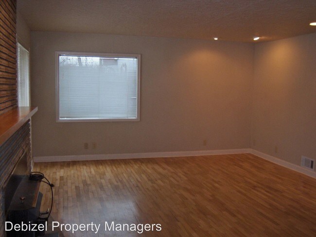 Foto del edificio - 3 br, 1.5 bath Apartment - 1239 Lewis