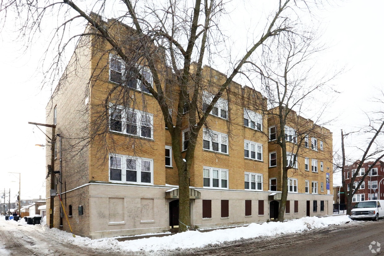 Building Photo - 4957-4959 N Albany Ave