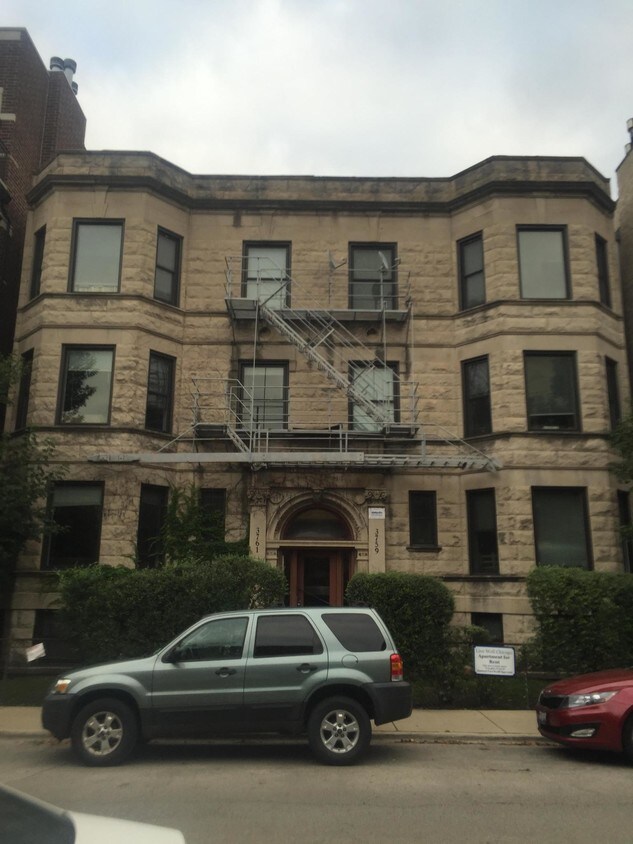 Primary Photo - 3759 N Wilton Ave