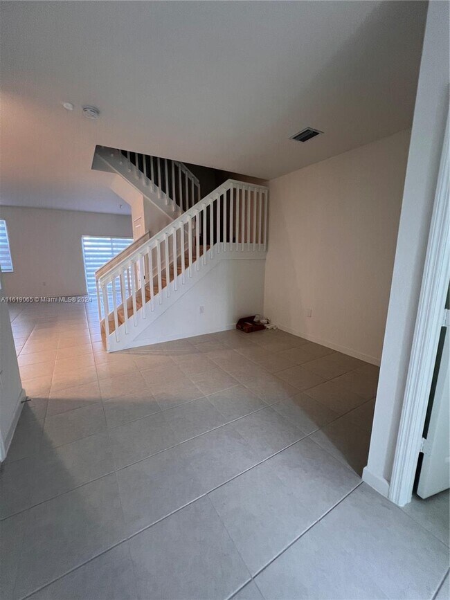 Building Photo - 4665 NW 120th Way
