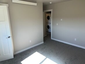 Building Photo - 612 Mead Ave