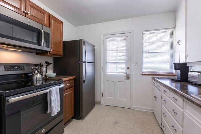 Building Photo - 507 S. 36th Street