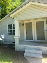 Building Photo - 618 N Bayou Ave
