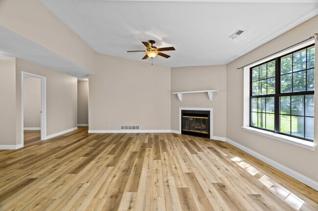 Building Photo - 3609 Madera Dr