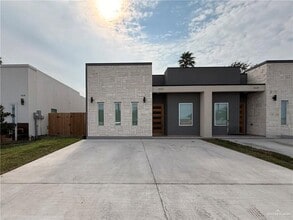 Building Photo - 17 B W St