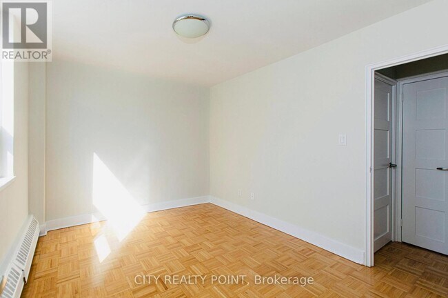 Photo du bâtiment - 490-490 Eglinton Ave E