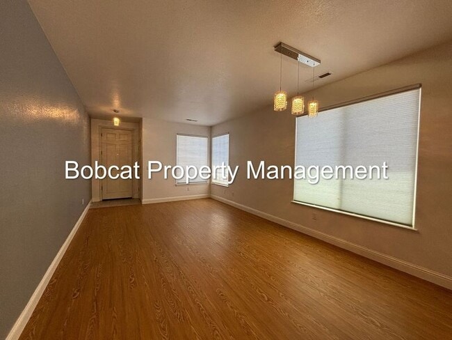 Building Photo - 1240 Flintwood Dr