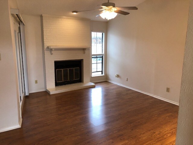 Living Room - 1904 Chasewood Cir