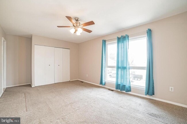 Building Photo - 1908 Cambridge Dr