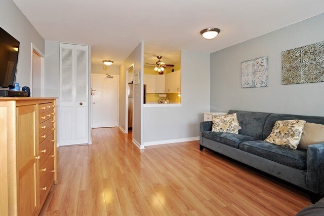Building Photo - 555 W Cornelia Ave