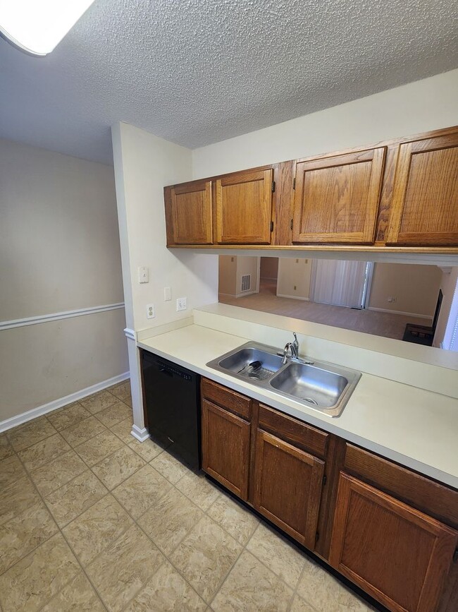 Foto del edificio - Durham / 2BR Woodcroft Condo AVAIL