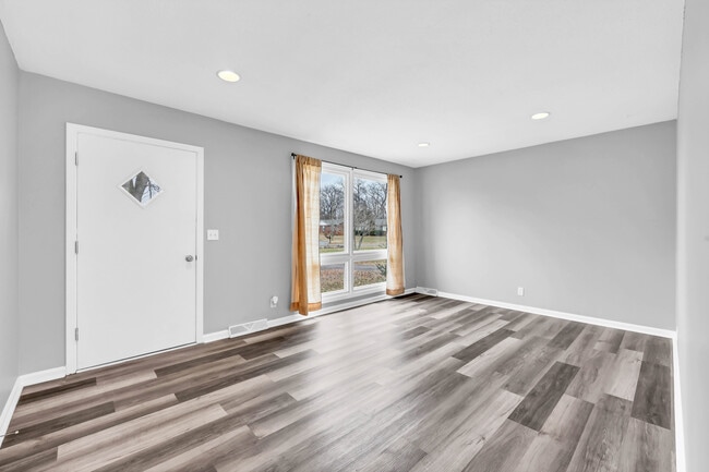 Building Photo - 134 Dave Dr